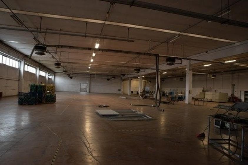 Spațiu industrial, de 3,700 mp, în Plopi