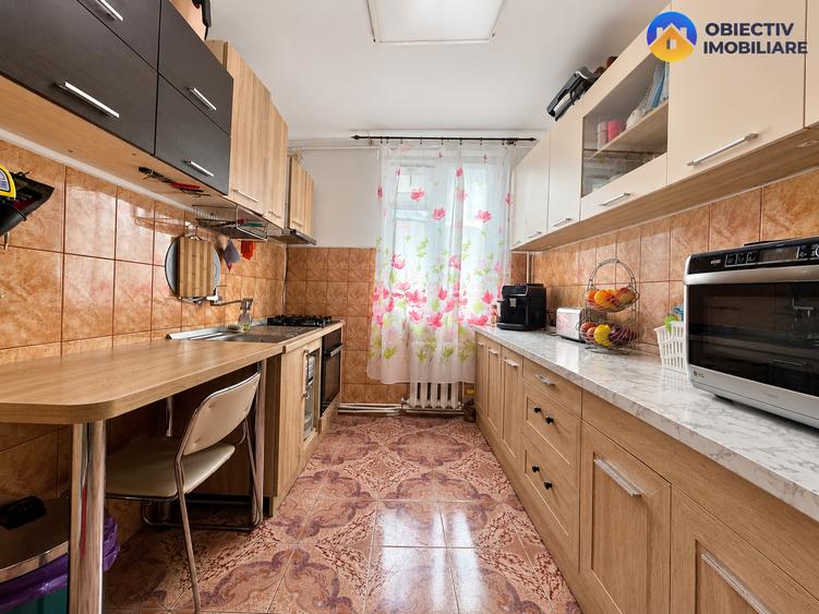 Apartament cu 4 camere decomandat în Precista