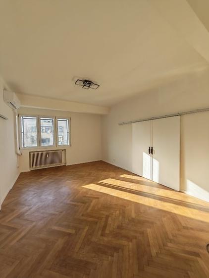 Apartament cu 3 camere decomandat, mobilat în Banu Manta