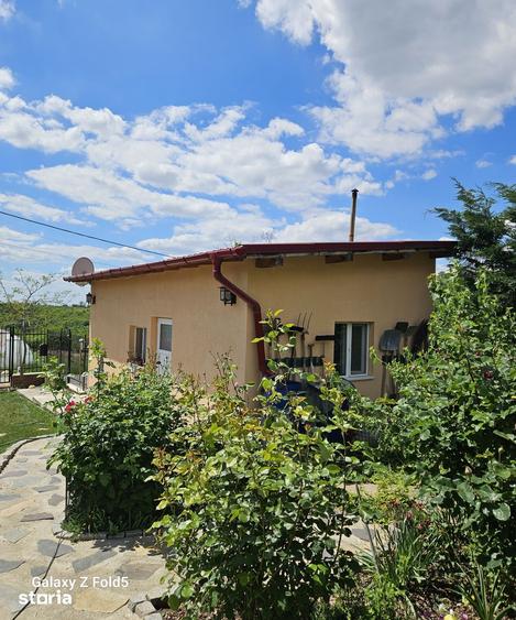 Casă cu 2 camere cu Teren 1035 Mp în Podgoria