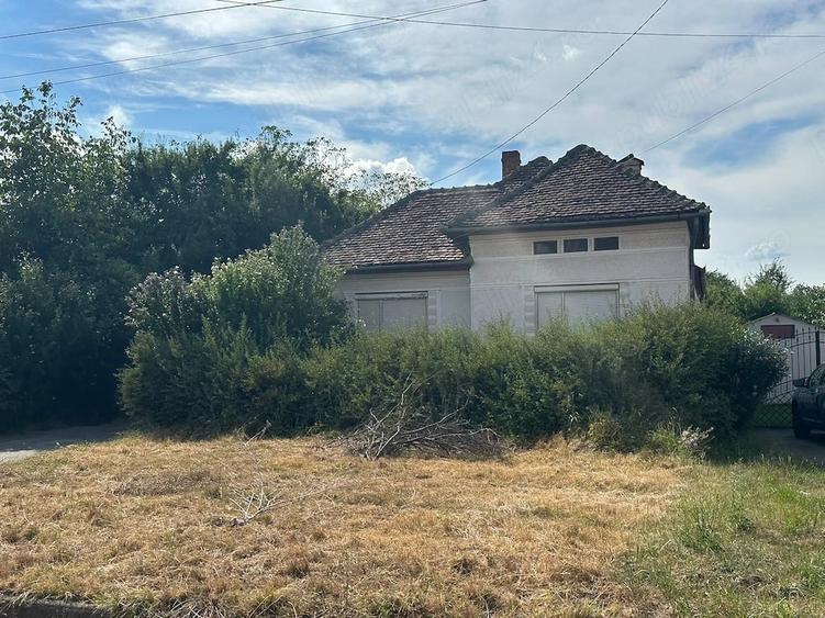 Casă cu 2 camere cu Teren 1000 Mp în Șercaia