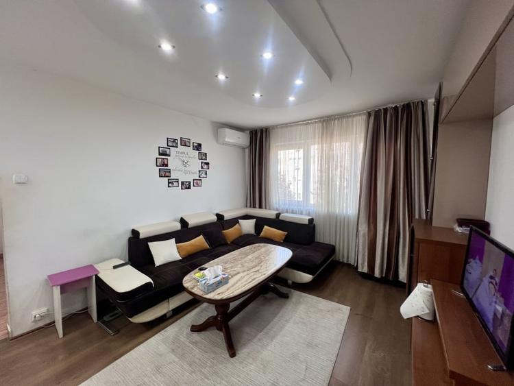 Apartament cu 4 camere semidecomandat, mobilat în Dacia