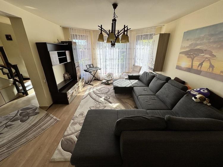 Casă cu 4 camere în Sântandrei