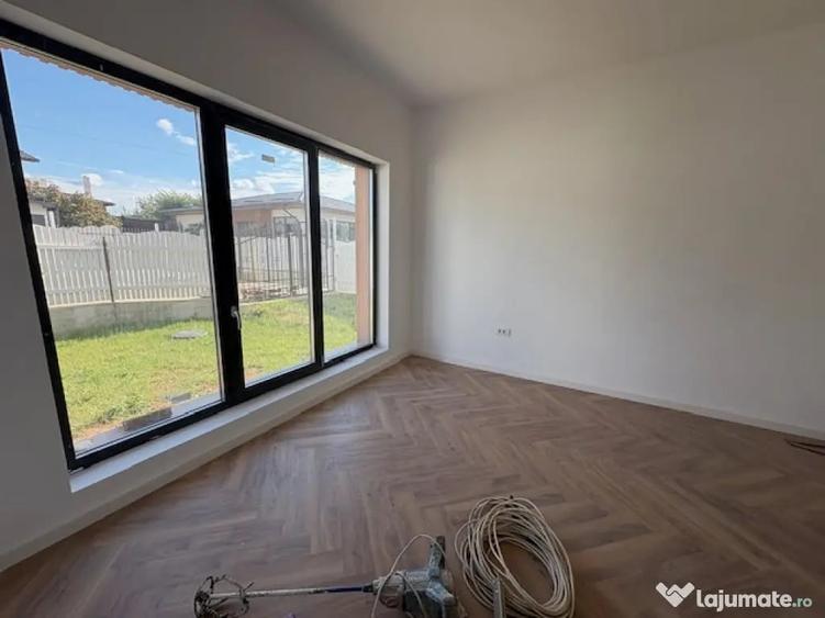 Casă cu 4 camere cu Teren 250 Mp în Vișan