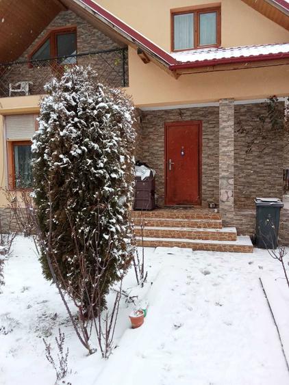 Casă cu 4 camere în Gârleni