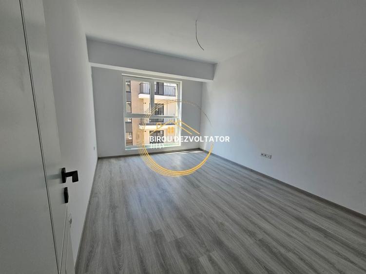 Apartament cu 3 camere decomandat în P-ța Rosetti