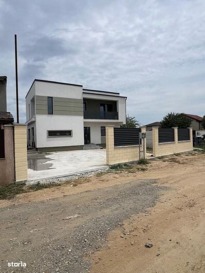 Casă cu 4 camere în Central
