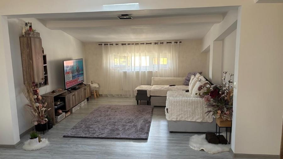 Apartament cu 3 camere decomandat, mobilat în Vitan
