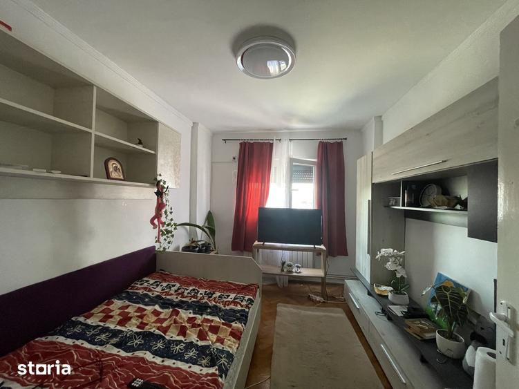 Apartament cu 3 camere decomandat în Cetate