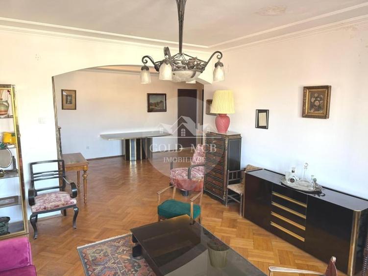 Apartament cu 3 camere circular în P-ța Universității