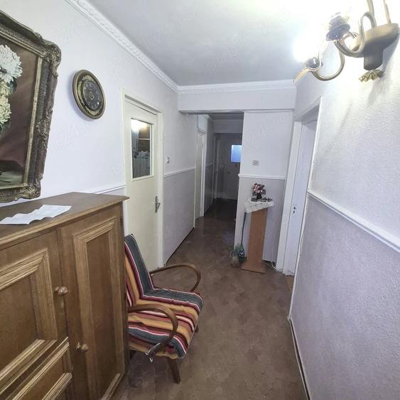 Apartament cu 3 camere decomandat în Bălcescu
