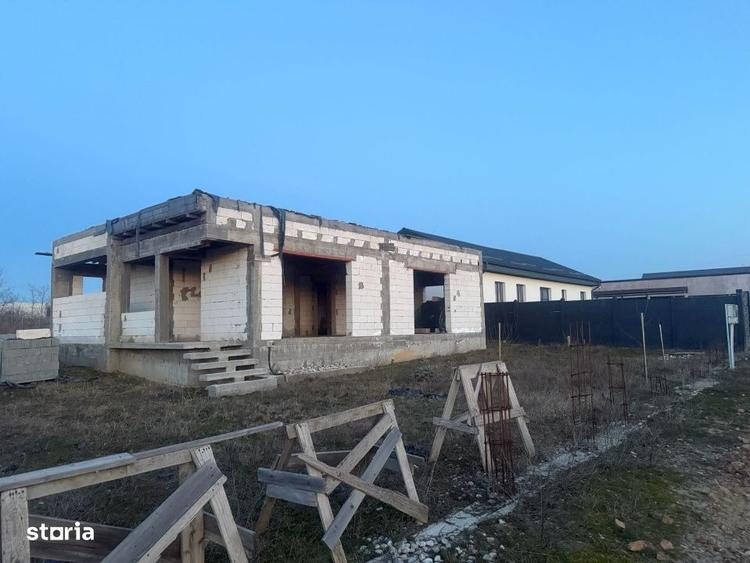 Casă cu 4 camere cu Teren 404 Mp în Malu Mare