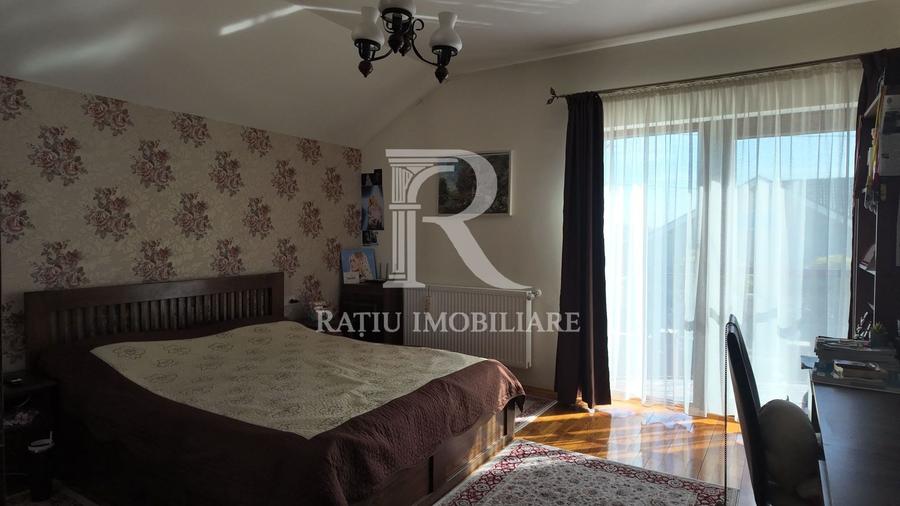Casă individuală cu 4 camere cu Canalizare în Sântandrei