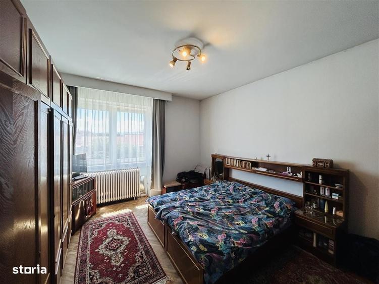Casă cu 4 camere cu Teren 463 Mp în Piața Cluj