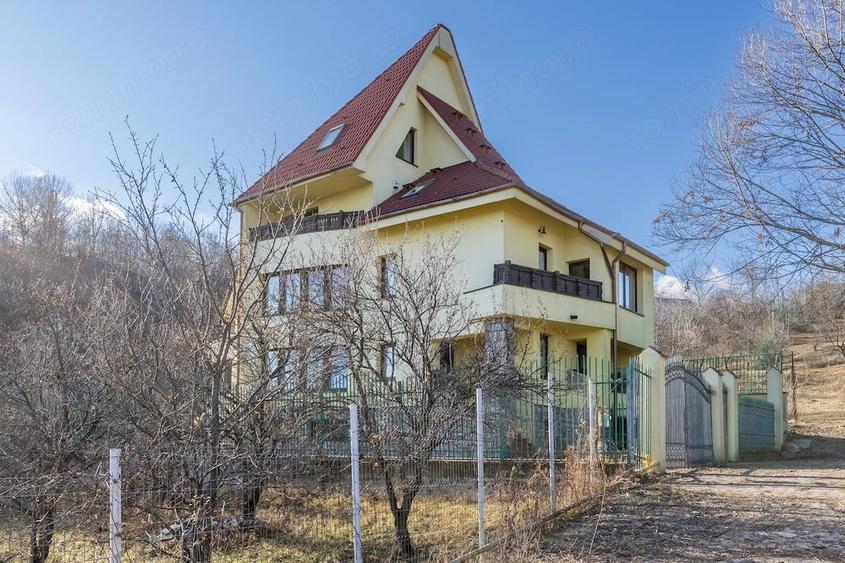 Casă cu 12 camere cu Teren 805 Mp în Breaza de Sus