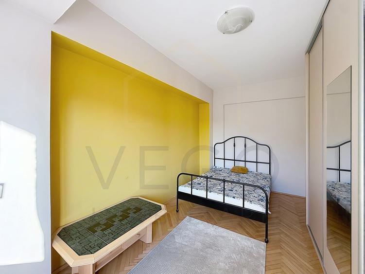Apartament cu 3 camere semidecomandat, mobilat în Central