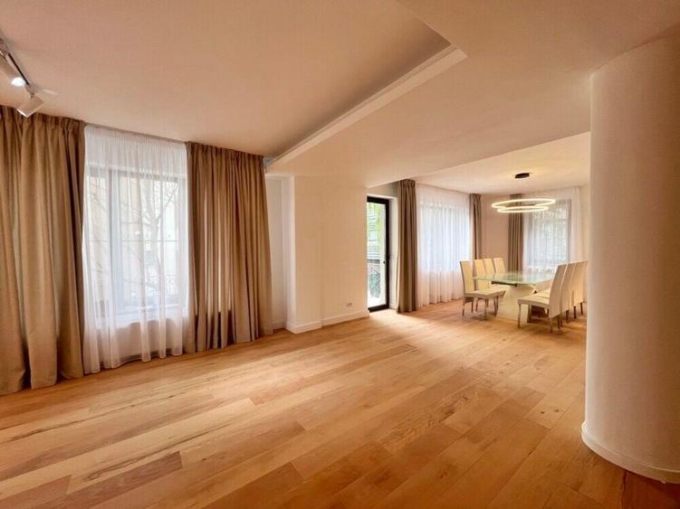 Duplex cu 9 camere cu Canalizare în Kiseleff