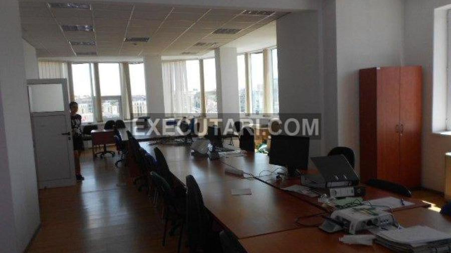 Spațiu comercial, de 5,500 mp, în Central