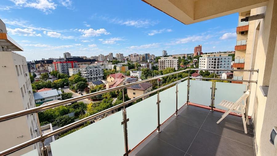 Apartament cu 3 camere semidecomandat, mobilat în Central
