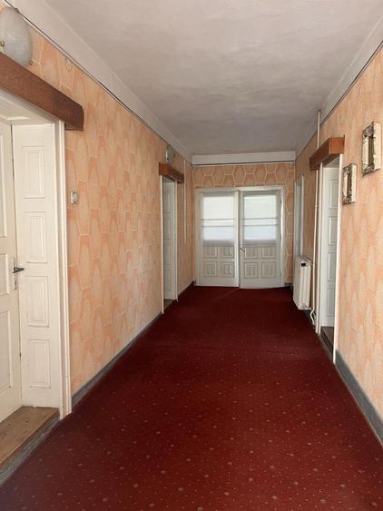 Casă cu 4 camere în Urluiești