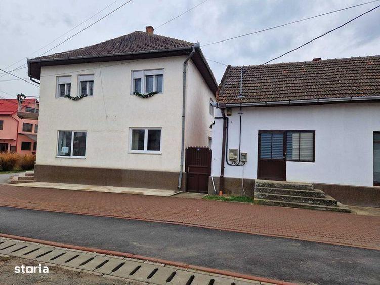 Casă cu 4 camere cu Teren 450 Mp în Central