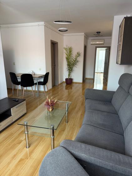 Apartament cu 3 camere semidecomandat în Horea