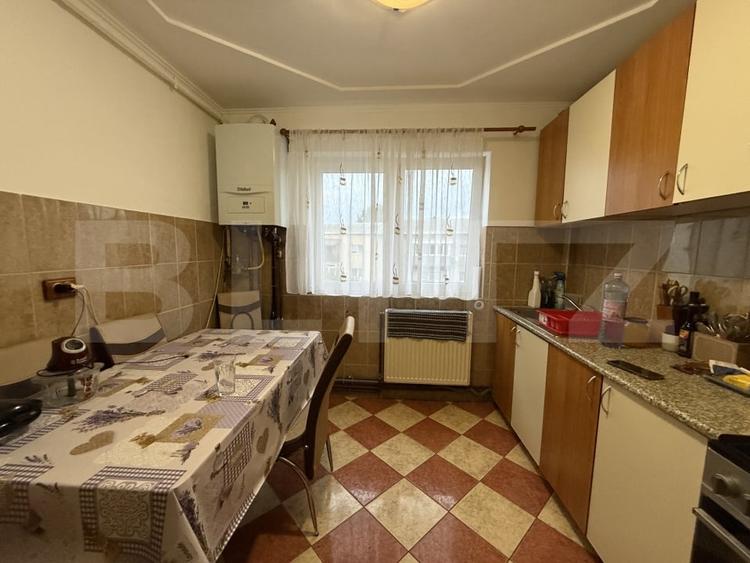 Apartament cu 3 camere decomandat în Micro 16