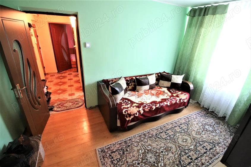 Apartament cu 3 camere semidecomandat în Micro 19