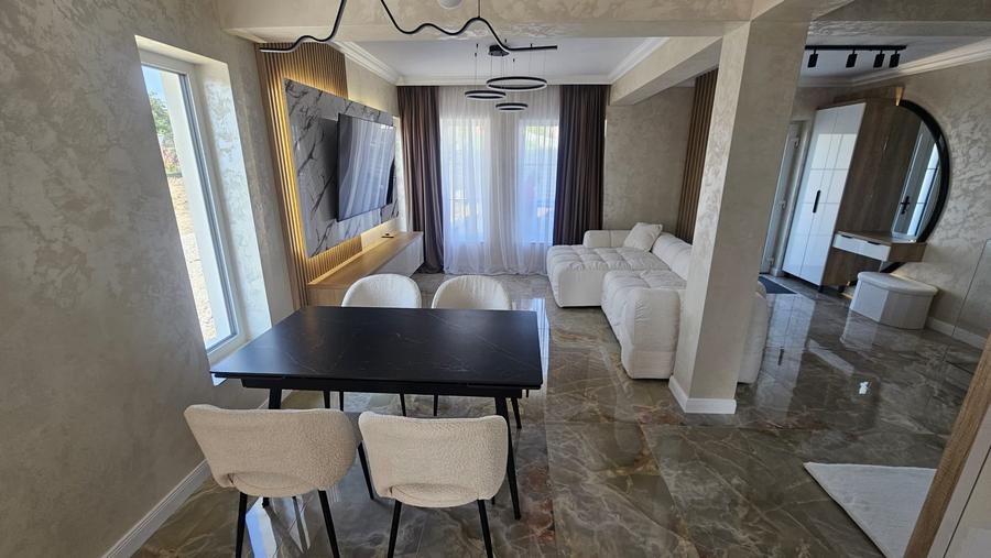 Casă cu 4 camere cu Canalizare în Periferie