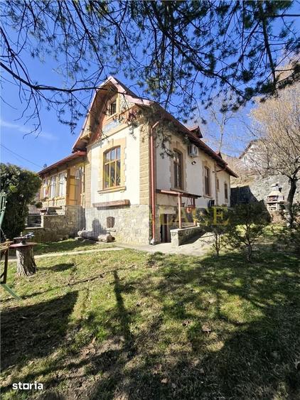 Casă cu 6 camere cu Teren 1152 Mp în Sinaia