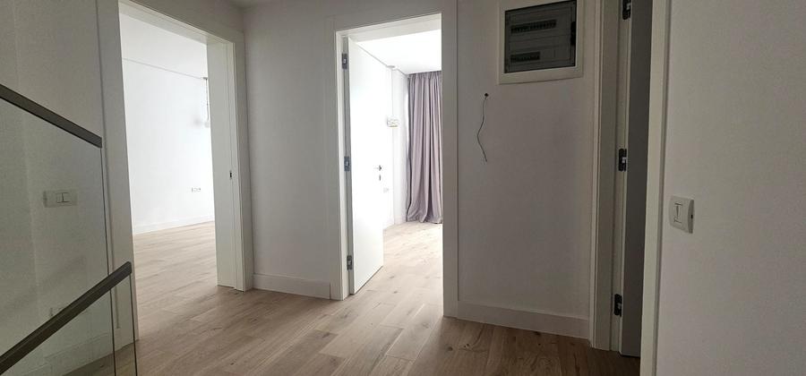 Casă individuală cu 7 camere cu Canalizare în Nord-Vest