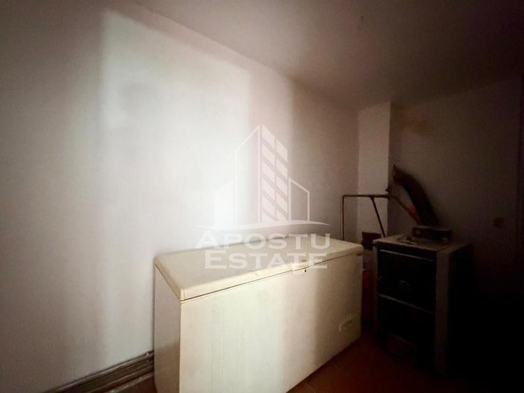 Casă individuală cu 7 camere cu Canalizare în Sânandrei