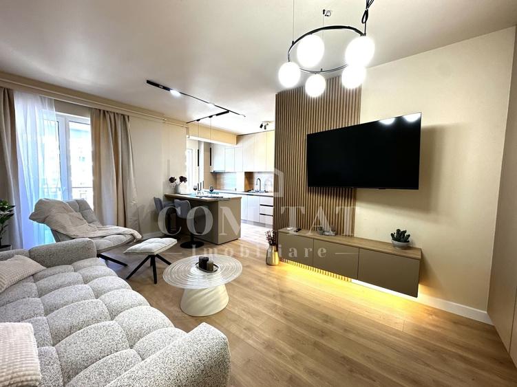 Apartament cu 3 camere semidecomandat, mobilat în Florești