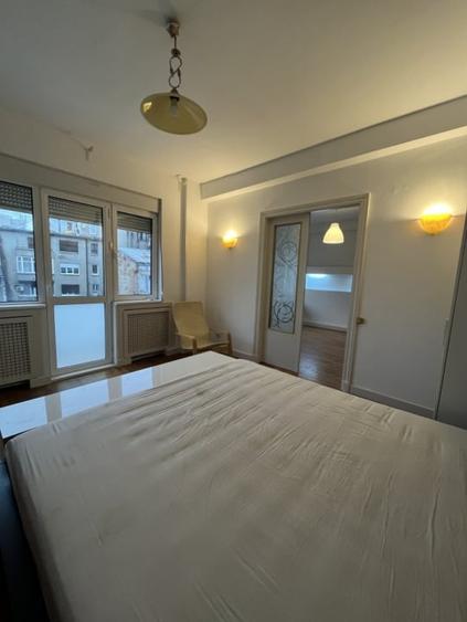 Apartament cu 5 camere decomandat în P-ța Romană