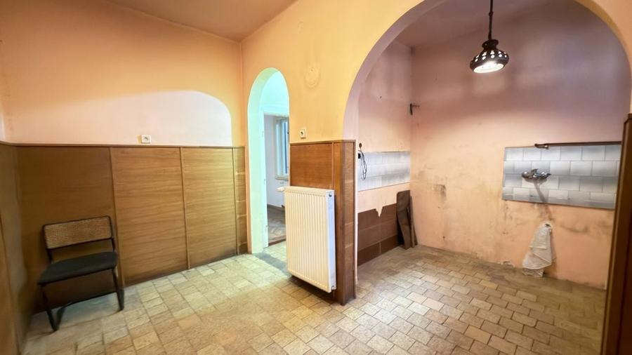 Casă individuală cu 4 camere cu Canalizare în Central