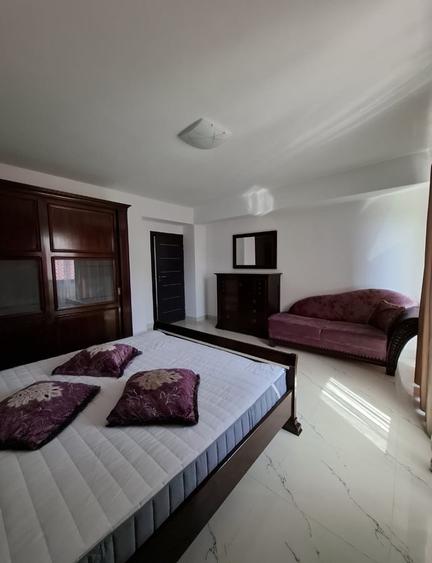 Apartament cu 3 camere decomandat în Drumul Taberei