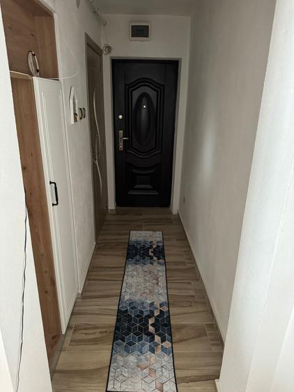 Apartament cu 3 camere semidecomandat, mobilat în Sud-Est
