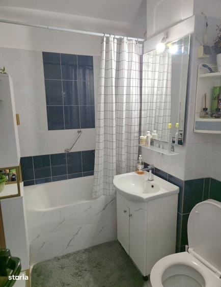 Apartament cu 4 camere decomandat în Central