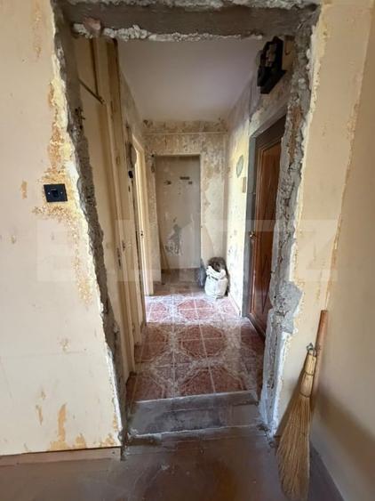 Apartament cu 3 camere semidecomandat în Micro 19