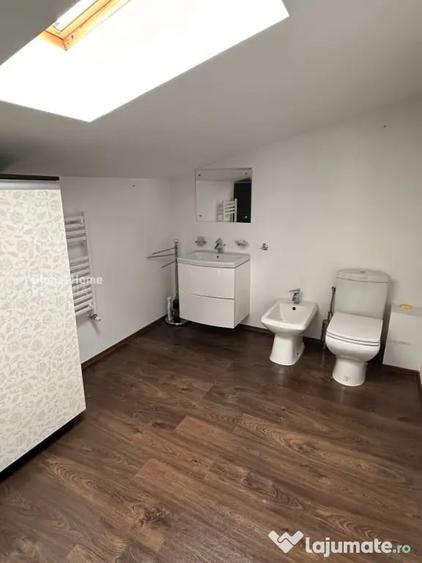 Casă cu 10 camere cu Teren 246 Mp în Eminescu