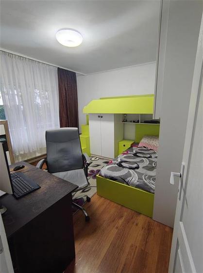 Apartament cu 3 camere decomandat în Nicolina