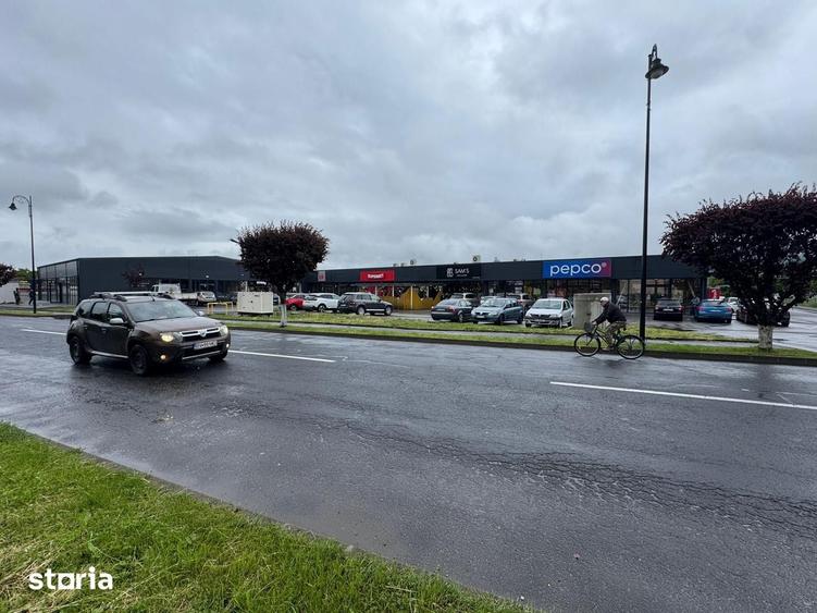 Spațiu comercial, de 2,878 mp, în Central