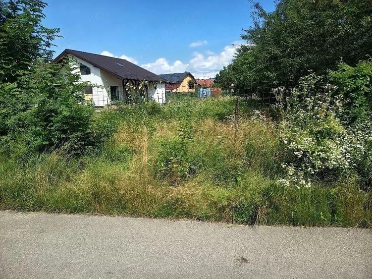 Teren de 1206 mp, în Brebu