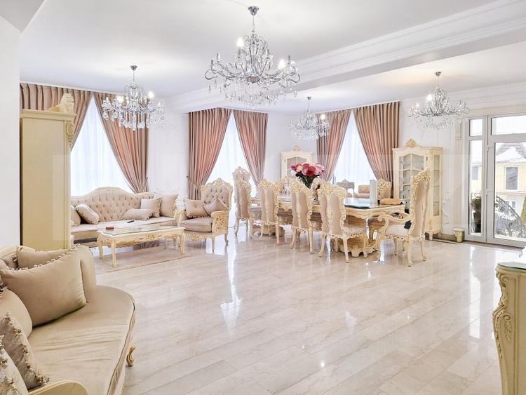 Casă individuală cu 5 camere cu Canalizare în Baciu