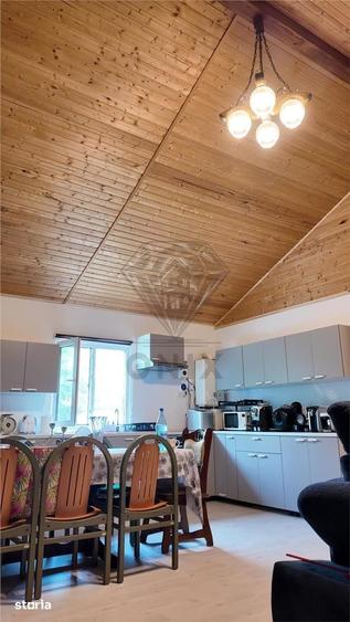 Casă cu 4 camere cu Teren 1468 Mp în Drăgănești