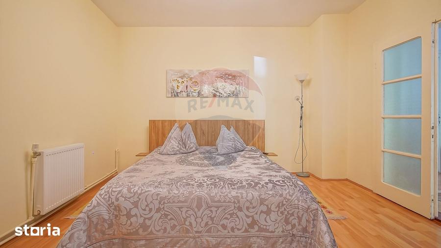 Casă cu 8 camere cu Teren 485 Mp în Central