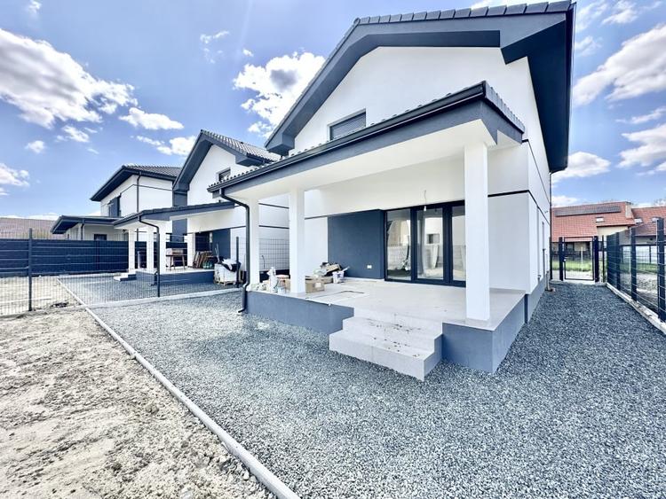 Duplex cu 4 camere cu Canalizare în Moșnița Veche