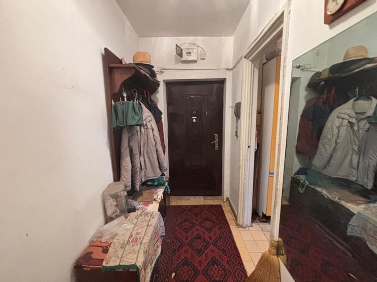 Apartament cu 3 camere semidecomandat în Gara de Nord