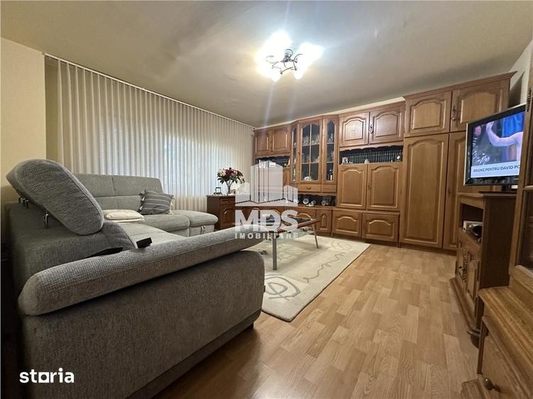 Apartament cu 3 camere decomandat în Steaua