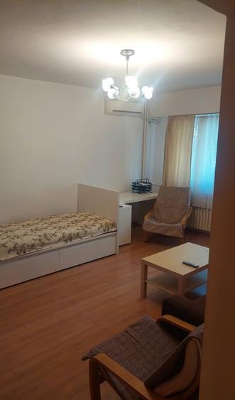 Garsonieră decomandată în Splaiul Unirii